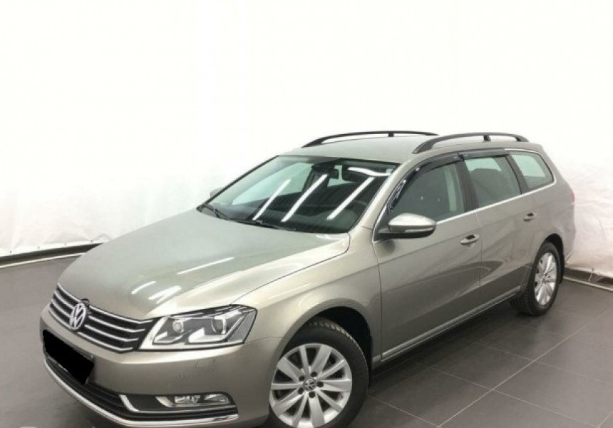 Автомобиль Volkswagen, Passat, 2012 года, AMT, пробег 105494 км