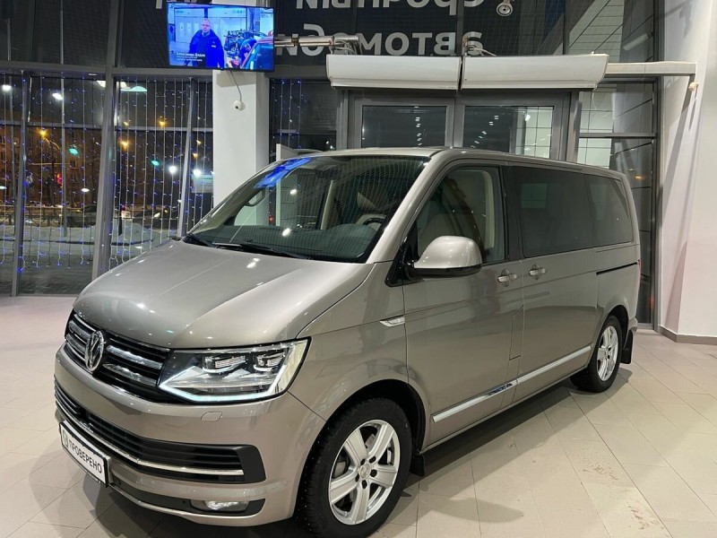 Автомобиль Volkswagen, Multivan, 2018 года, AMT, пробег 97500 км